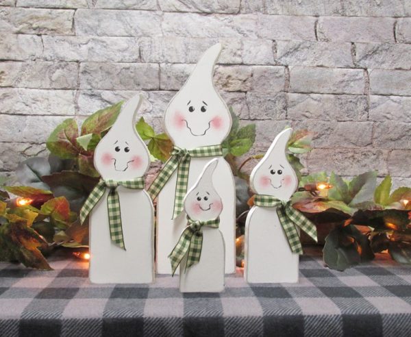 Wooden Freestanding Friendly Ghosts